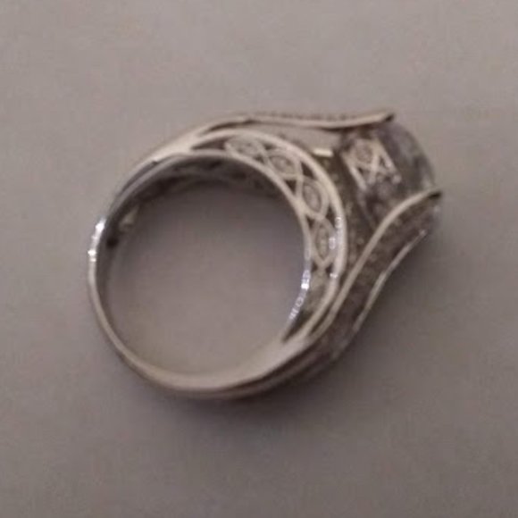 Pretty "Diamond" solitaire ring in silver size 7 - Picture 4 of 7